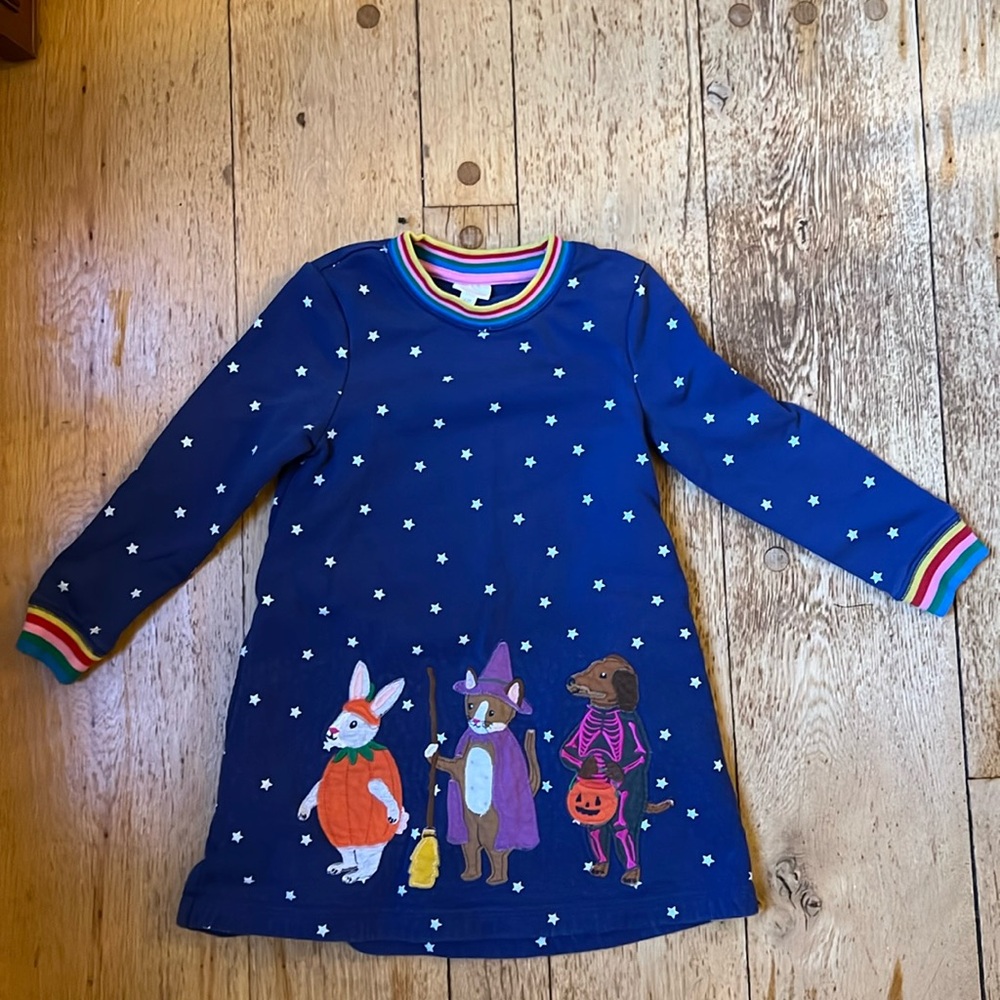 Size 4-5T. In good used condition.